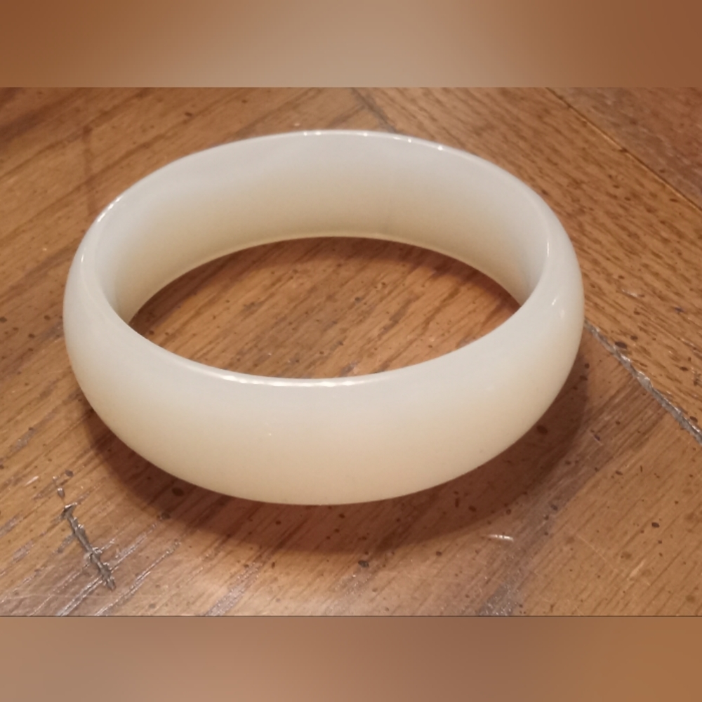 Mutton Fat Jade Bangle